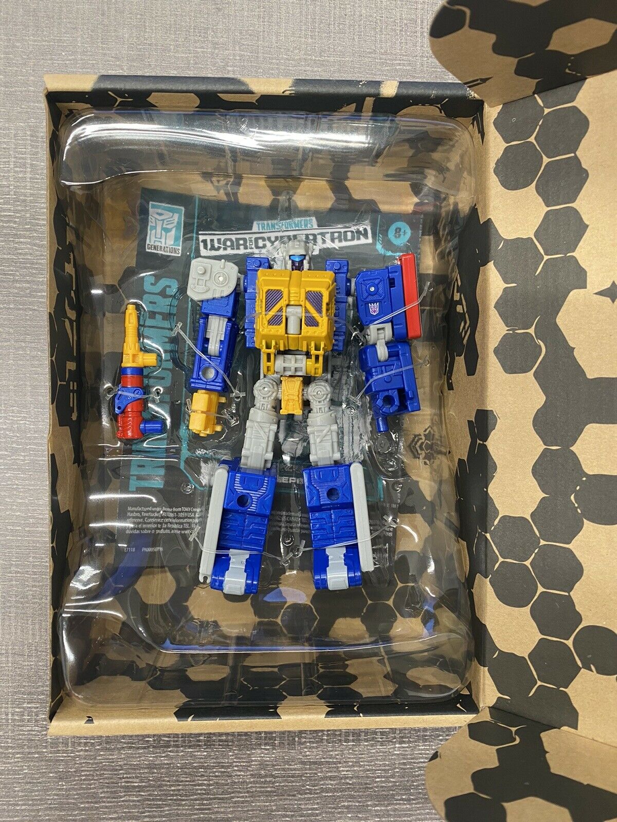 Generations Selects Earthrise Deluxe Greasepit WFC-GS12 In